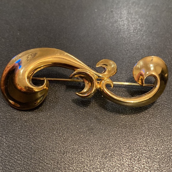 Givenchy Pin - Picture 4 of 8